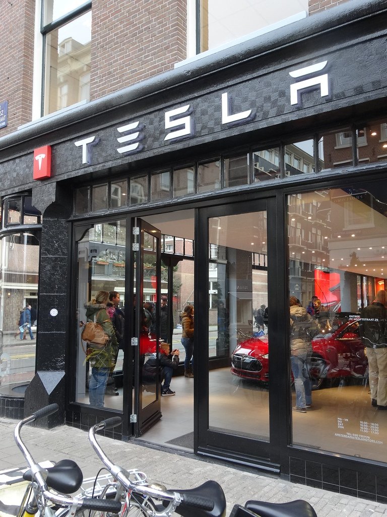 tesla winkel pchooftstraat